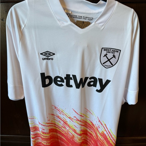 SOLD - Authentic Umbro- West Ham United Soccer Jersey - New with tags - Picture 1 of 3